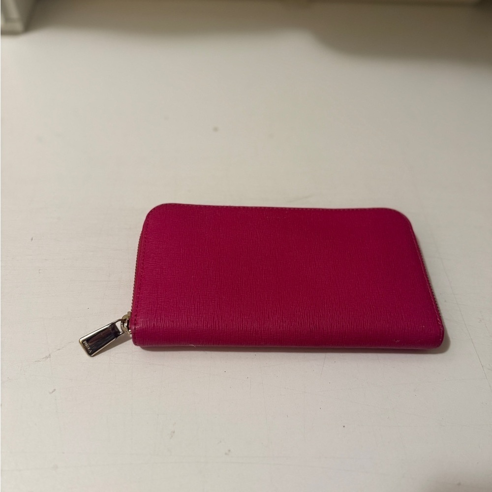 Furla Pink Zipper Wallet in great condtion soft zipper a lots of card slots
